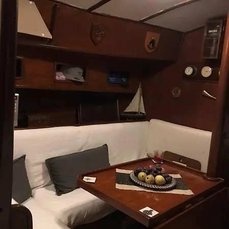 Noites Romanticas A Bordo De Um Veleiro De 10m * Oeiras