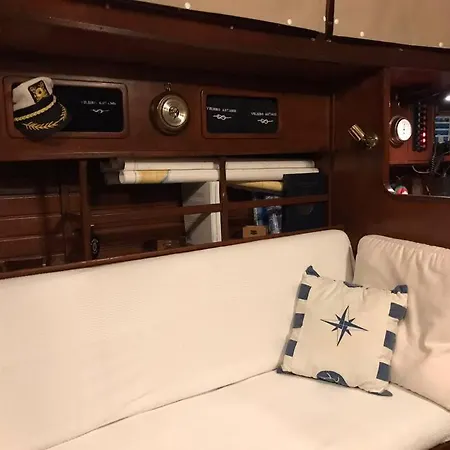 Båthotell Noites Romanticas A Bordo De Um Veleiro De 10m