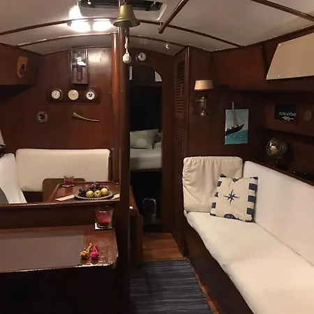 Båthotell Noites Romanticas A Bordo De Um Veleiro De 10m *