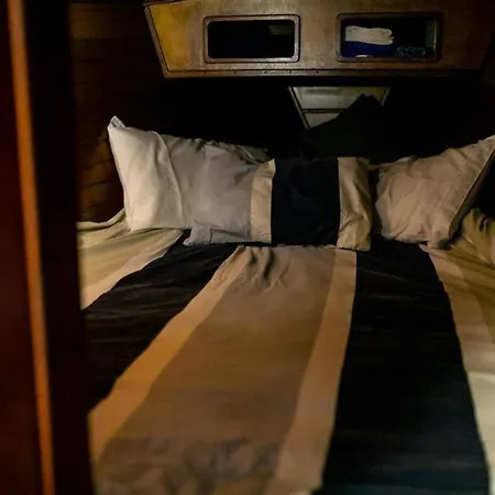 Noites Romanticas A Bordo De Um Veleiro De 10m *