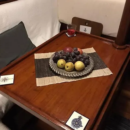 Noites Romanticas A Bordo De Um Veleiro De 10m Båthotell *