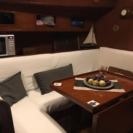 Noites Romanticas A Bordo De Um Veleiro De 10m Oeiras