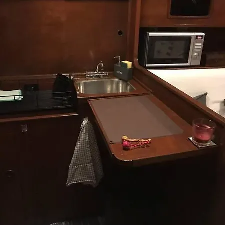 Noites Romanticas A Bordo De Um Veleiro De 10m Båthotell *